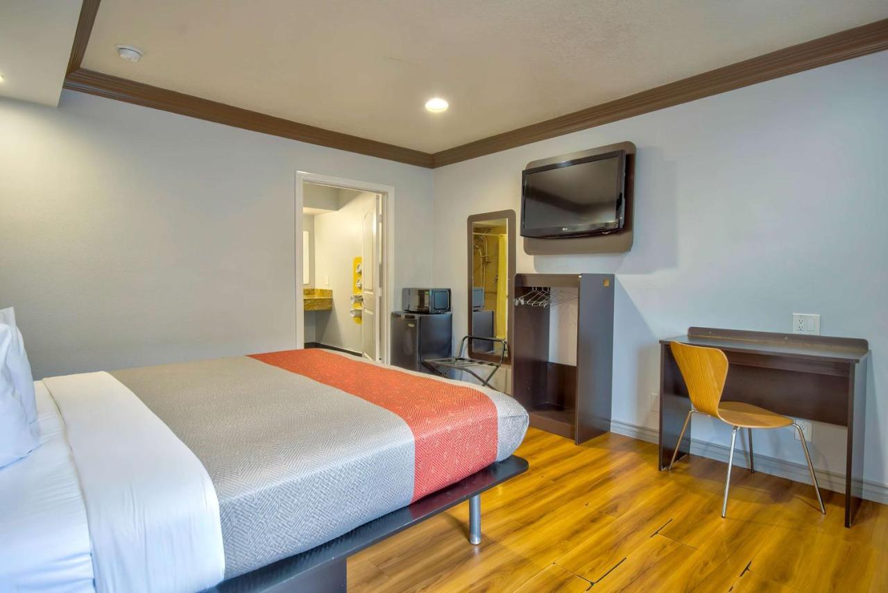 Hotel 6 2*