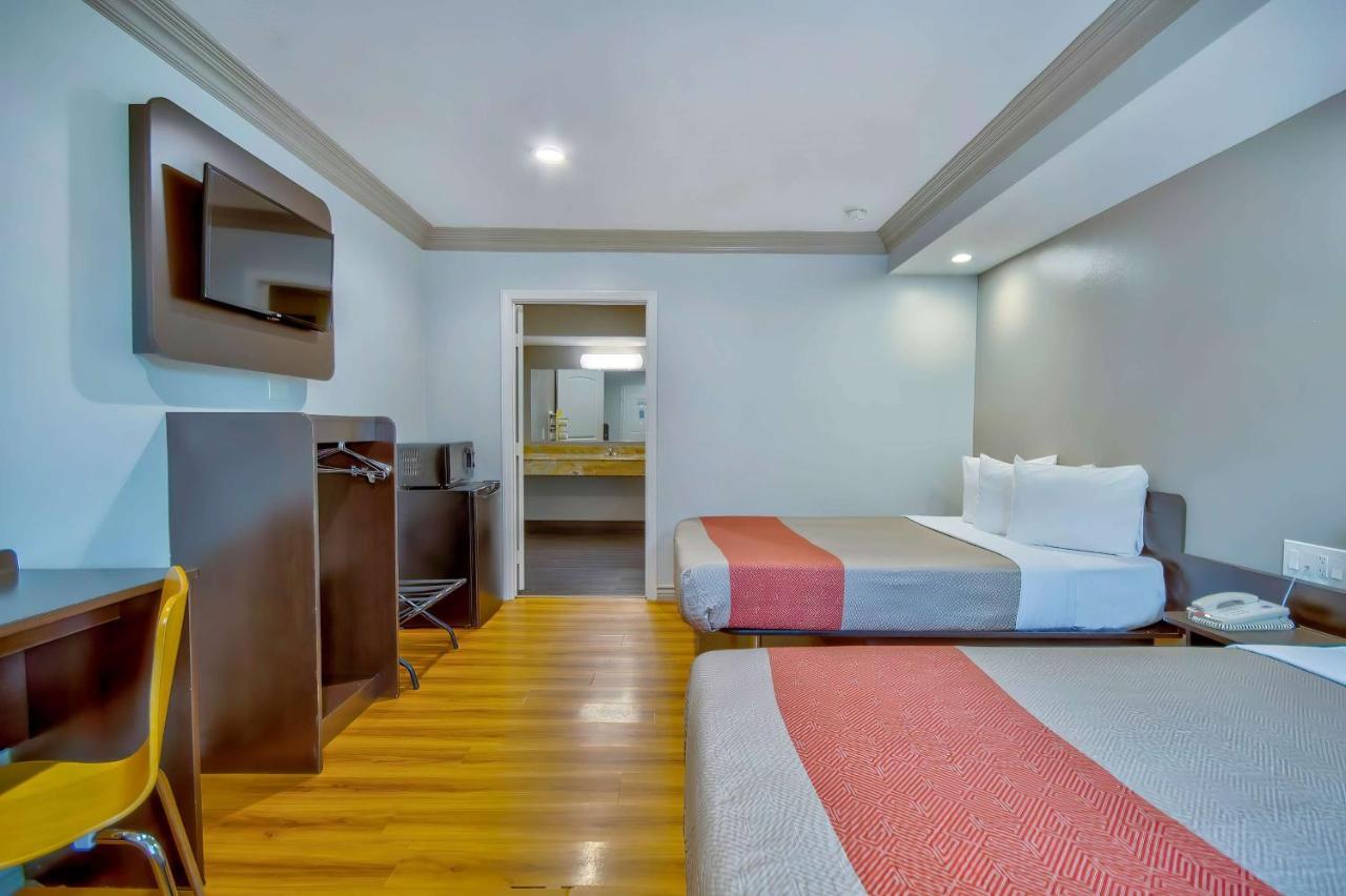 6 Hotel 2*