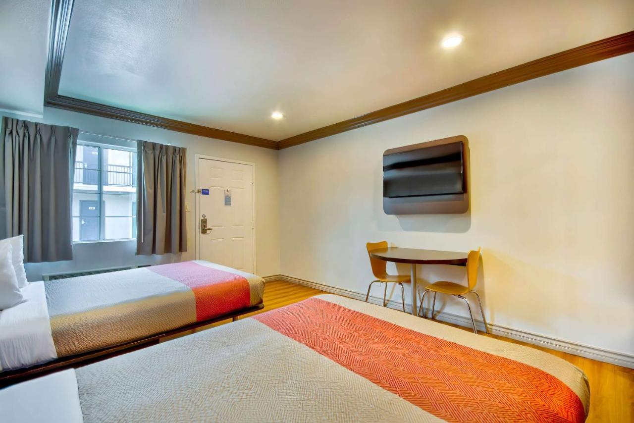 Hotel 6 2*